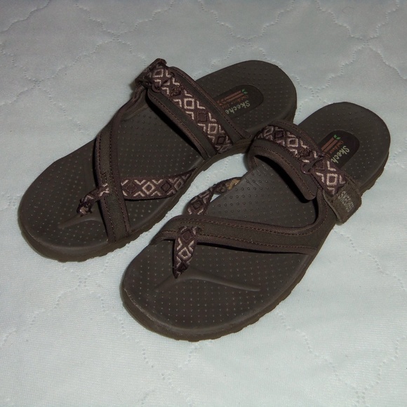 skechers toe loop sandals